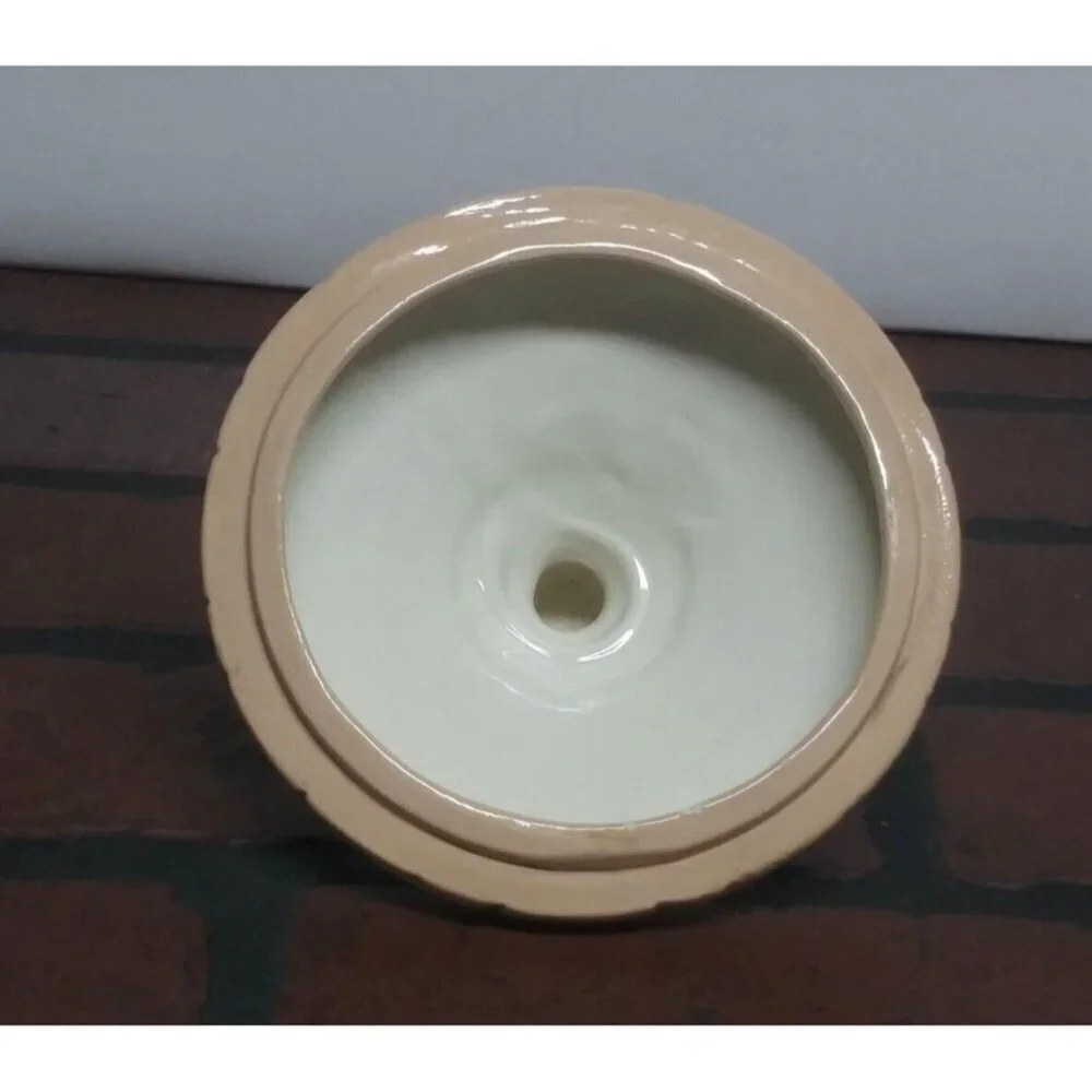 Vintage ceramic lid only 4&5/8